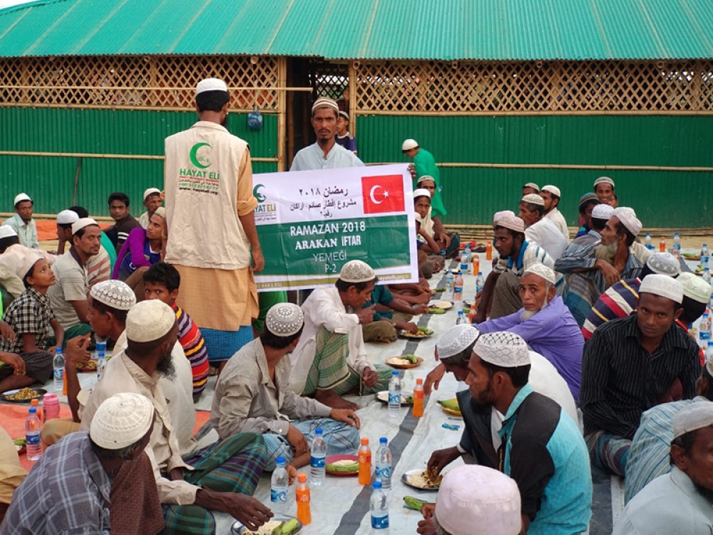 Arakan Kamplarında İftar