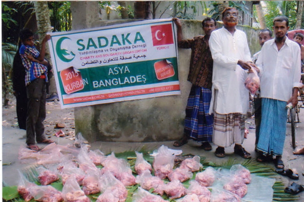Bangladeş`de binlerce kişiye ulaştık.