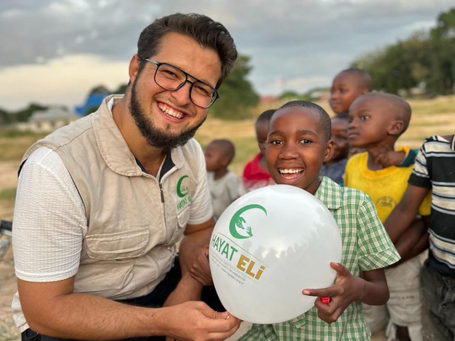 Dünyanın Çocuklarına Umut Oluyoruz / Afrika