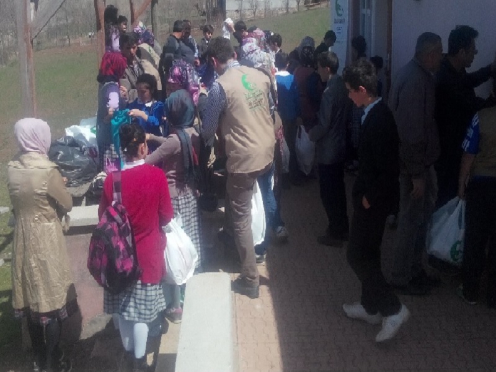 Tokat`ta Yetimlerin Yüzü Güldü